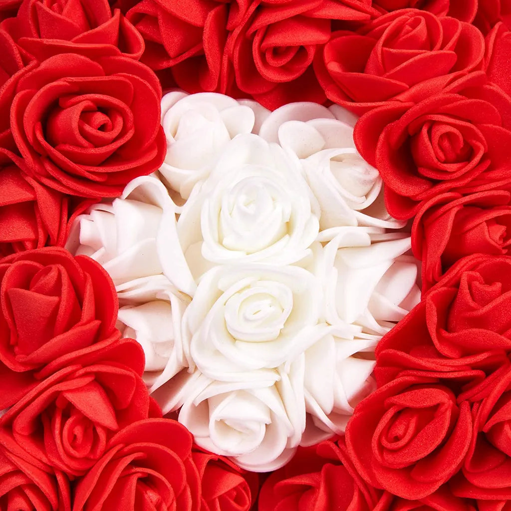 Rosenbär Blumenbär 25 cm - Blumen Geschenk zum Valentinstag Jahrestag Geburtstag Hochzeit - Geschenkbox inklusive - Rot mit Herz Weiß
